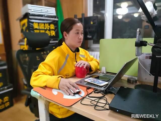 这届打工人,扎堆在直播间里找工作