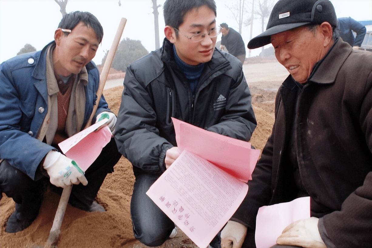 大学生|2023乡镇公务员迎来招聘，门槛低岗位名额多，还有3个隐藏优势