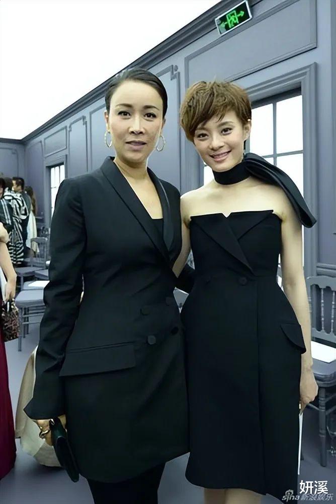 周润发抱着谢霆锋，童年杨幂在刘威怀中，原来娱乐圈里都是老熟人