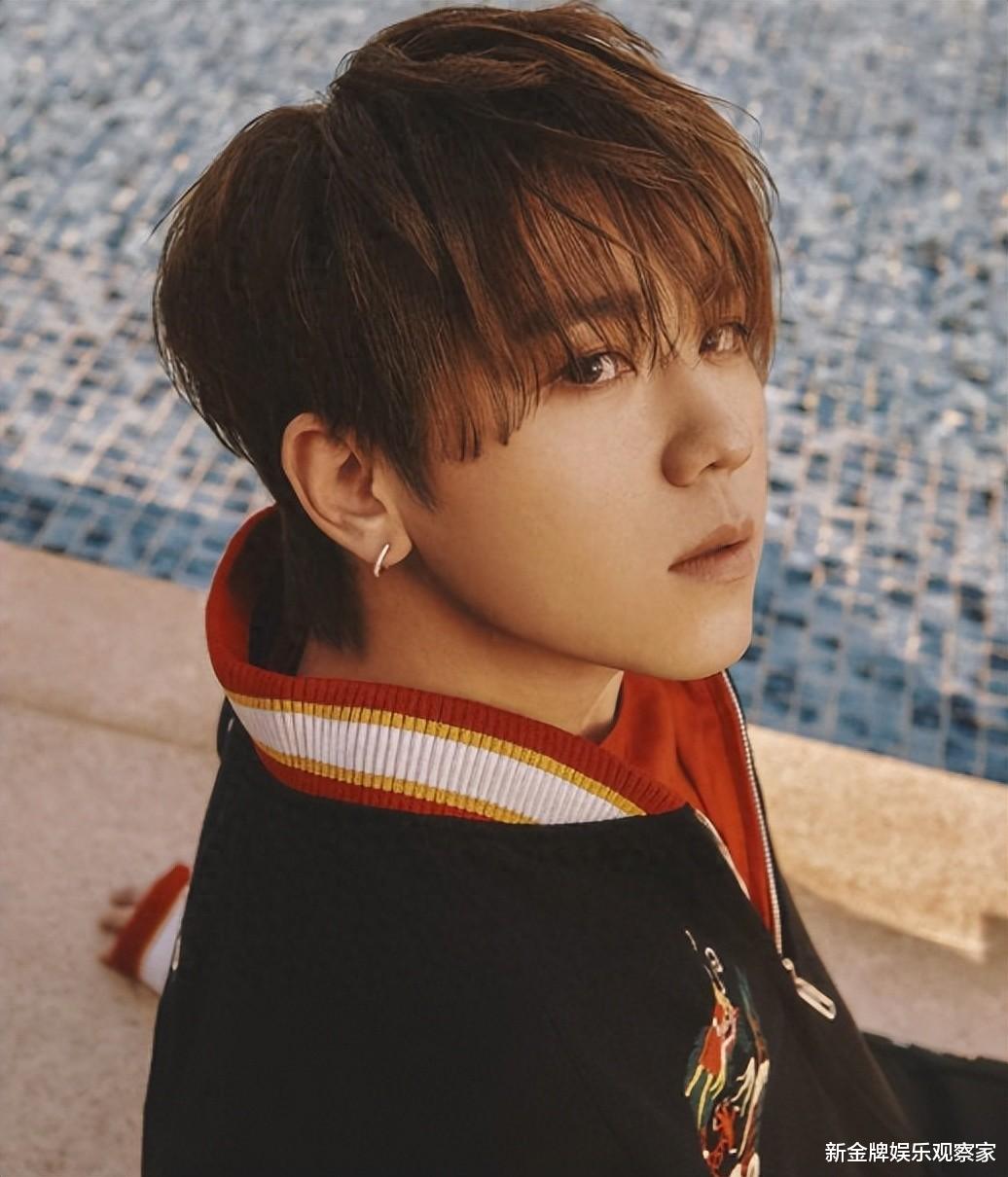 香港顶流姜涛瘦了,下颌线回来了,瘦身后颜值你感觉怎么样