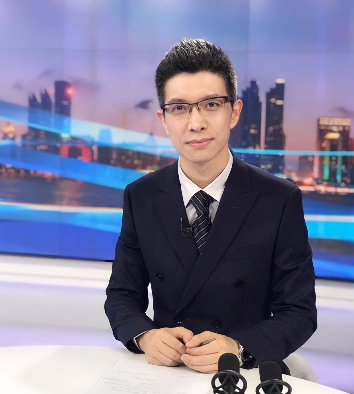 朱广权|央视新闻出现播出事故,广告中途画面切错,朱广权开小差被抓住