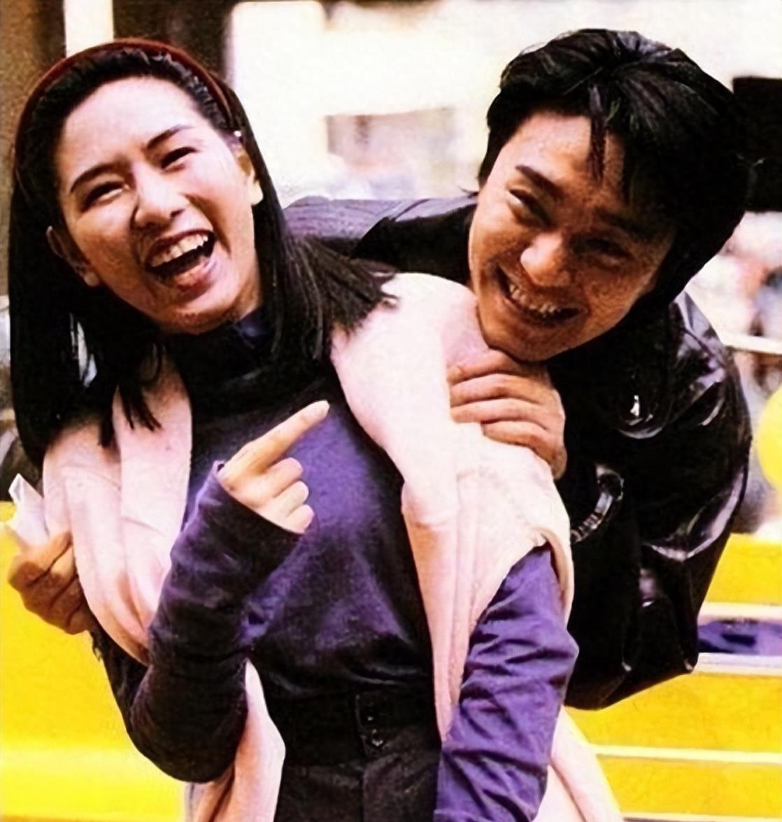 52岁朱茵现状曝光:住在深山残屋,开97年破车,活成娱乐圈李子柒