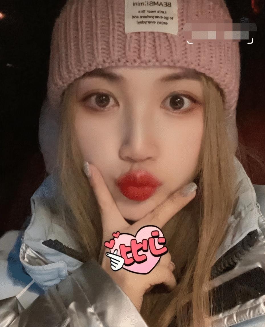 马蓉|马蓉带儿女回陕西玩,一头金发似精神小妹,和王宝强轮流带娃