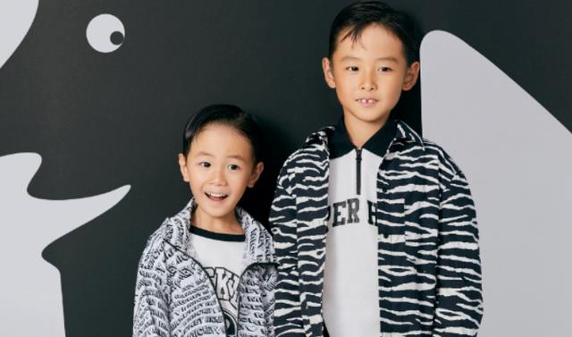 张嘉倪带俩儿子拍杂志封面，间接回击婆婆，买超举动显端倪