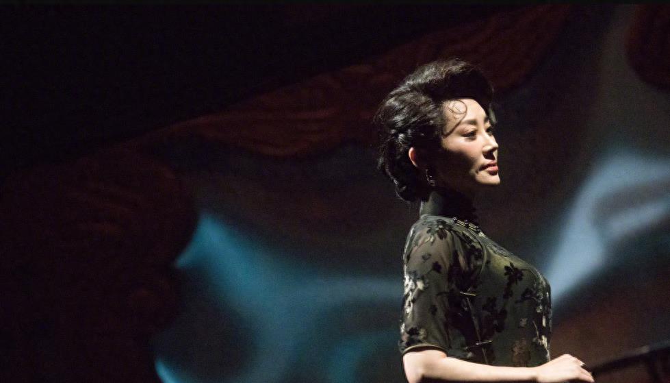 她一生中“风流成性、老少通吃”，撩汉无数，至今54岁却依旧是单身