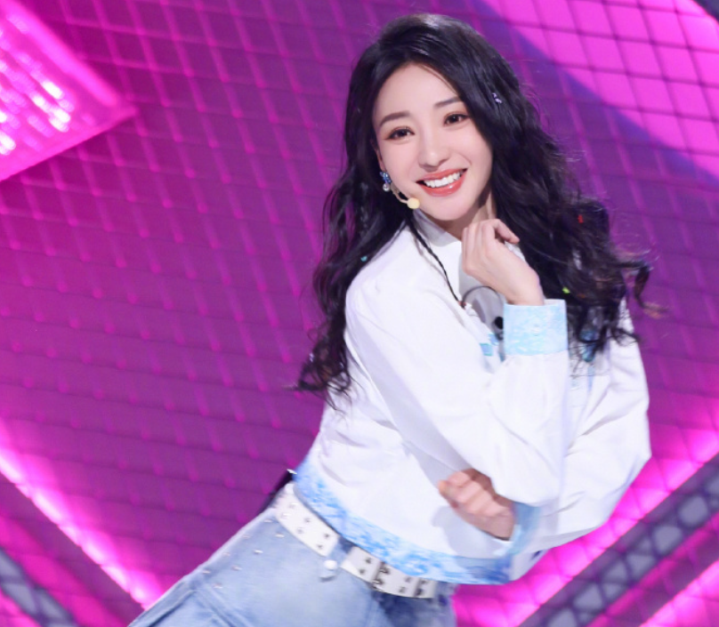 44岁柳岩近照认不出!参加节目形象判若两人,现场热舞似18岁少女