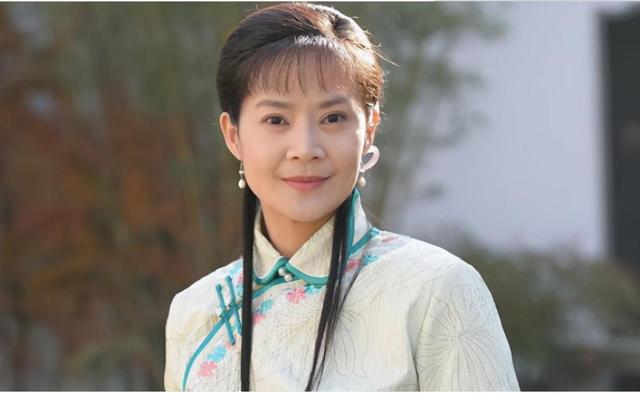 |琼瑶剧为何不火了?苦情为主、哭戏为辅?《三朵花》是收视最惨的