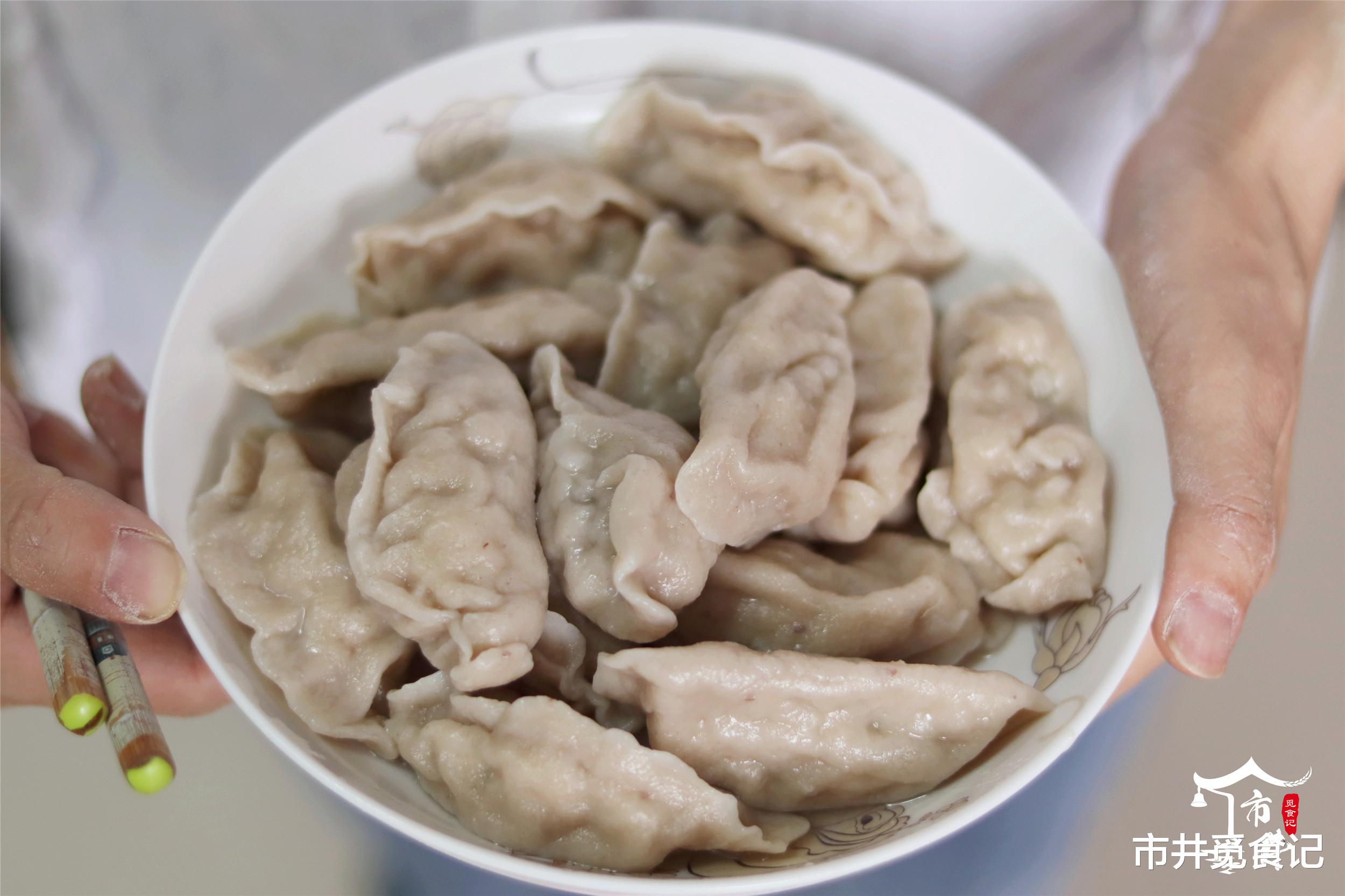 饺子|退休老妈包的猪肉白菜饺子,让我找到好吃的秘诀了,饱满味道香