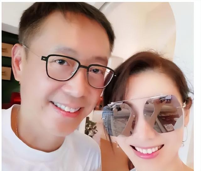 “把老公熬成爹”,这几对明星夫妻同框,明明没差几岁却像两代人