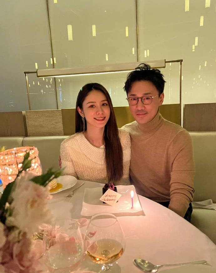 林峯与张馨月共同庆祝了他们的结婚四周年!