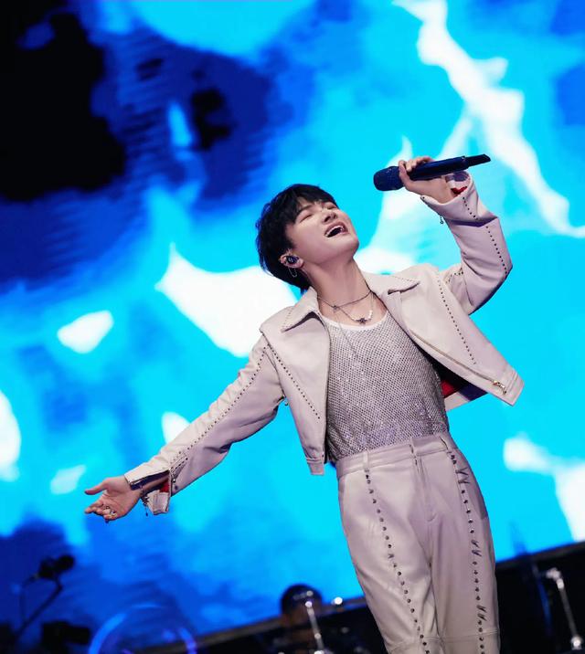 周深新歌比《达拉崩吧》还难唱！1人完成28人的演绎，引网友热捧