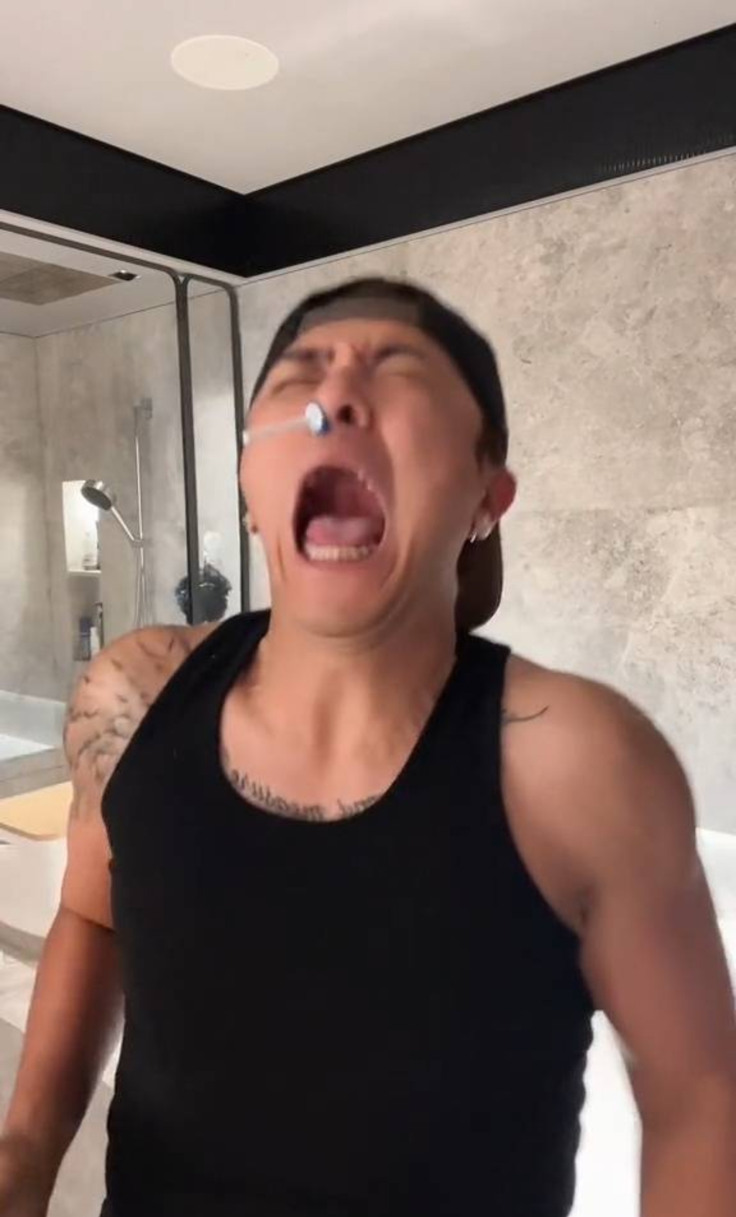 陈奕迅|曝罗志祥周扬青疑复合，男方刮腋毛上热搜，意外暴露女方同款手镯