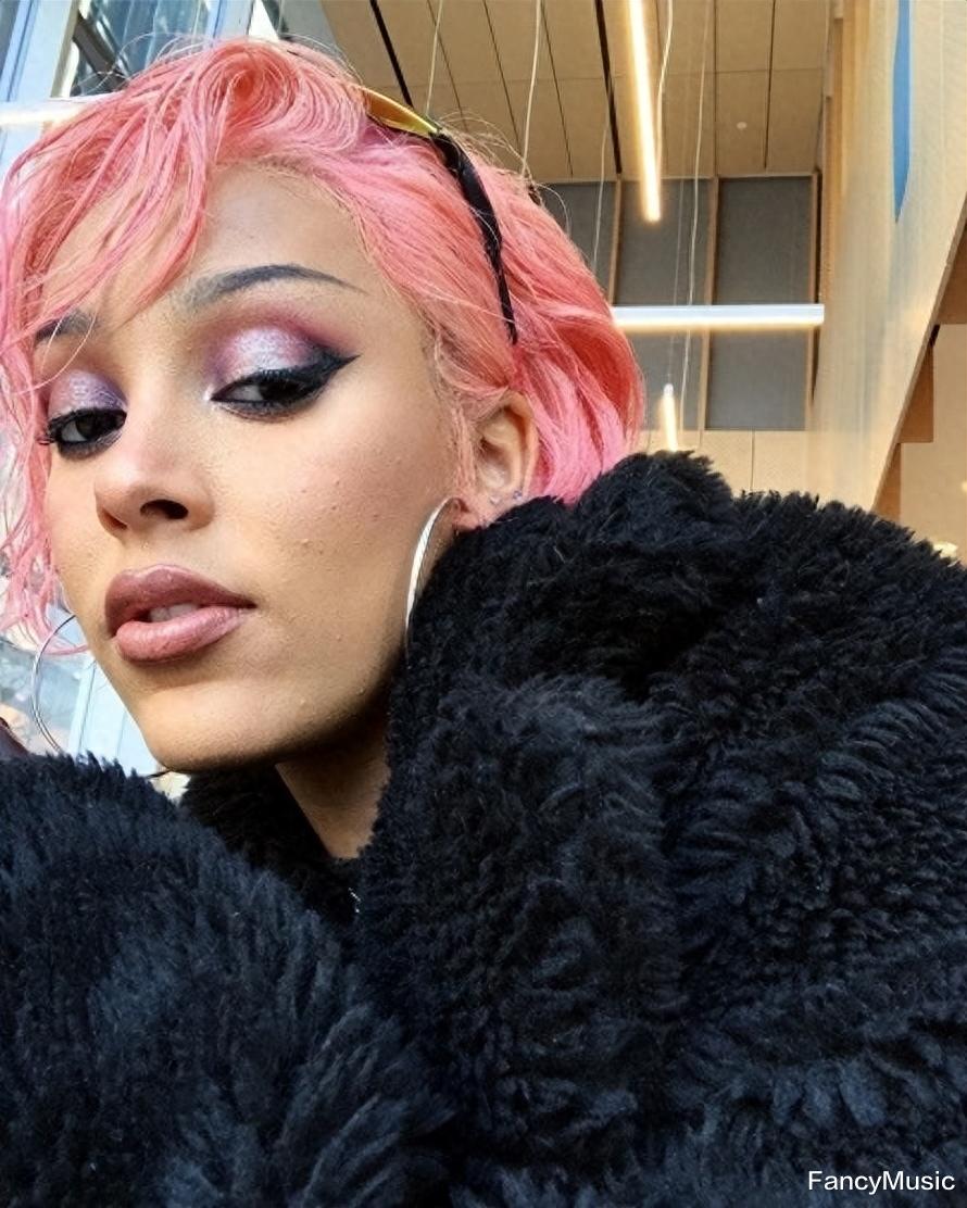 “疯魔”女歌手豆荚猫:得罪粉丝反而越吃香?新专辑销量暴露一切