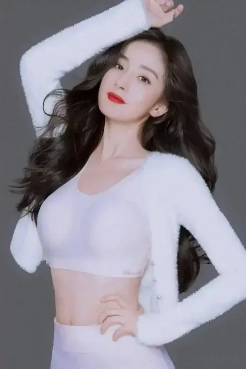 人间水蜜桃！37岁杨幂，饱满有料女人味十足！