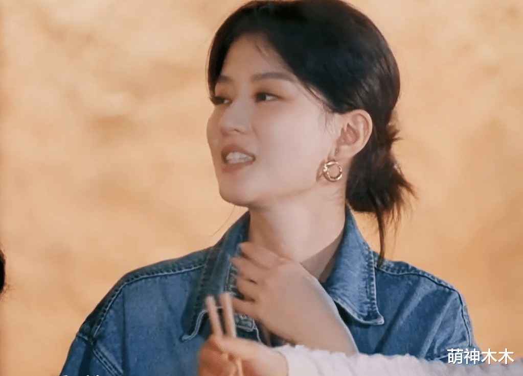 杨紫综艺上线暴露状态，法令纹夸张下巴变尖，网友吐槽医美后遗症