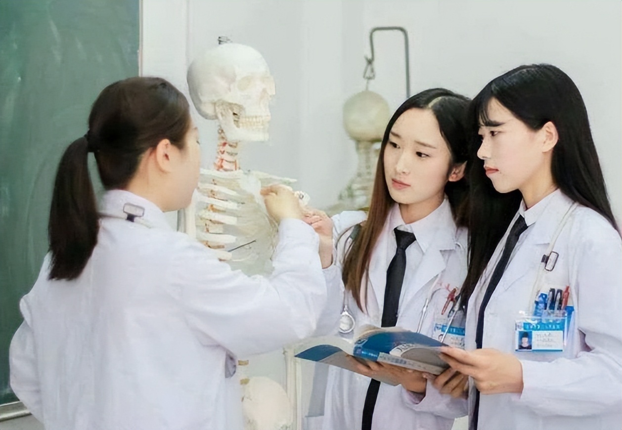 考研|医学生不考研就没有出路吗?张雪峰直言:县医院招聘都不要本科生