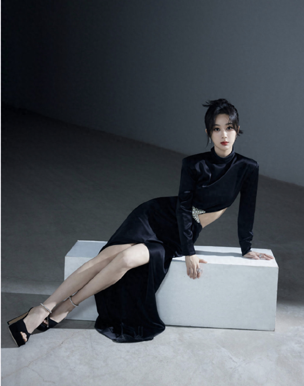 赵丽颖红裙子吸睛，关志斌帅气，张天爱性感！47岁的曾黎这次赢了