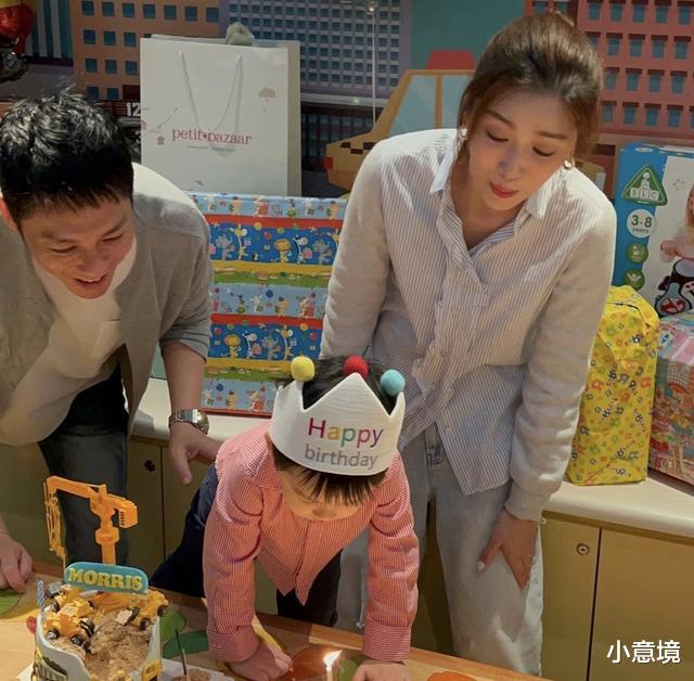 周励淇|周丽淇婚后5年首晒正面全家福！与傅程鹏为3岁儿子庆生，懒理争议