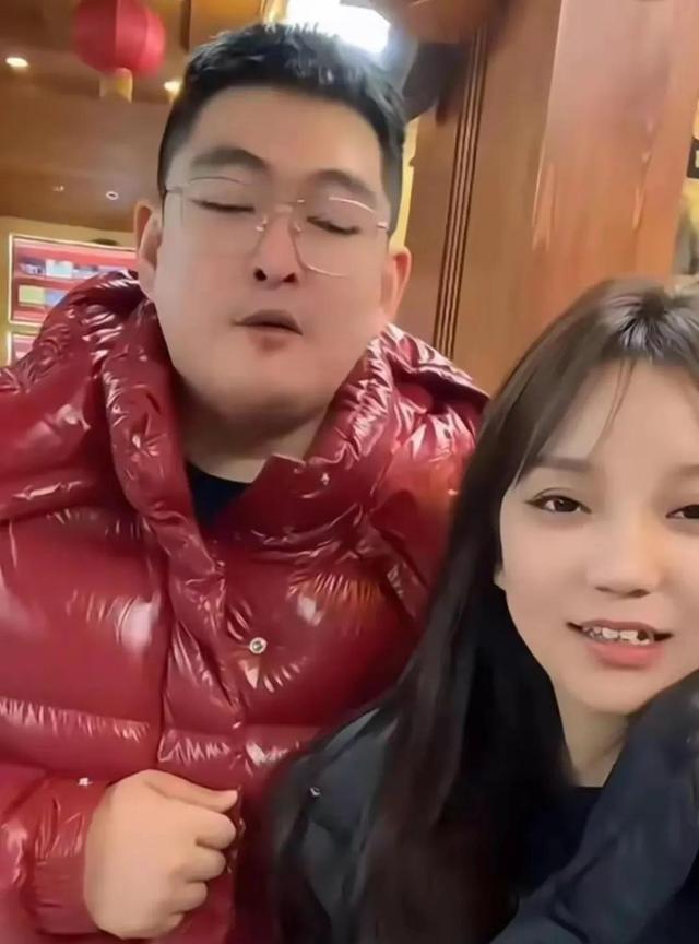 穿衣搭配|赵本山儿子带未婚先孕女友回家，遭赵本山反对，儿子：思想太古板！