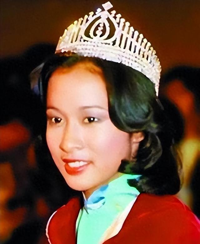 曝65岁朱玲玲离婚再次净身出户，她的一辈子都在为长子霍启刚铺路