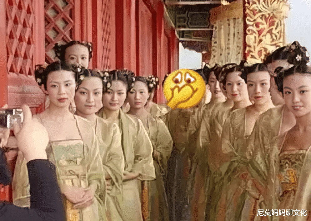 横店20万群演的惨状,女人的泛滥,懒汉的天堂,疯子的天堂