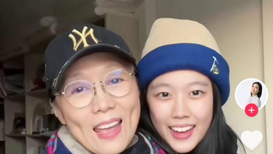 吴琼|60岁吴琼晒母女合拍视频，脸颊凹陷显老态，女儿皮肤白皙眉眼像妈