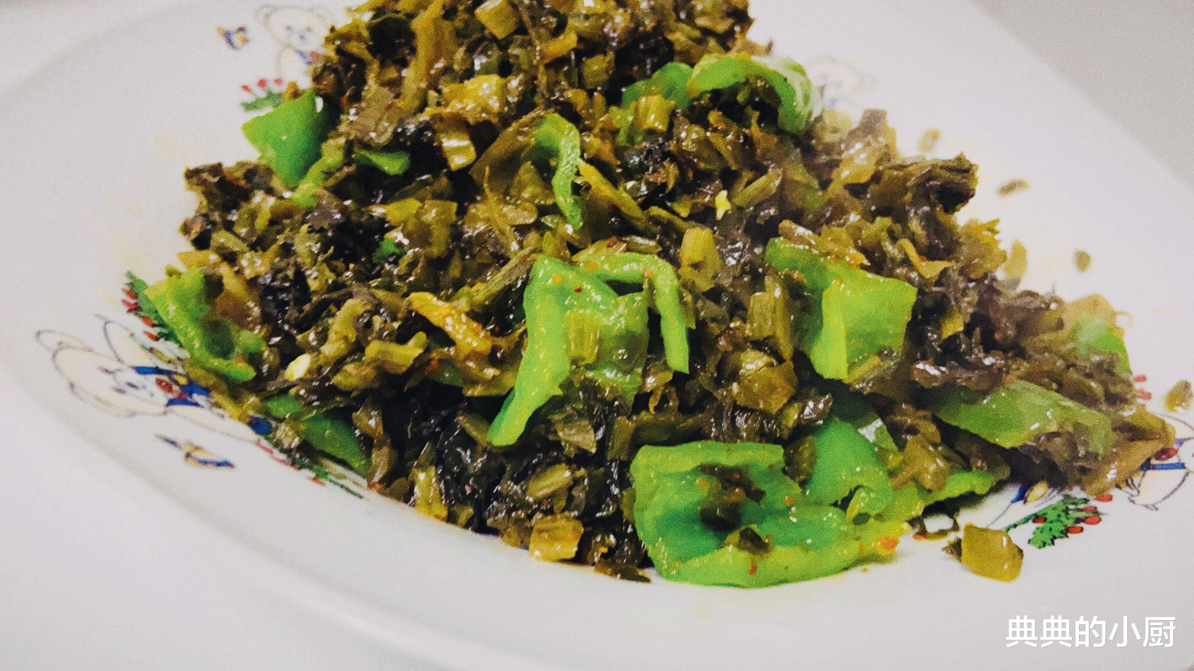 青椒|青椒炒雪菜,太下饭了,蒸一下更香了