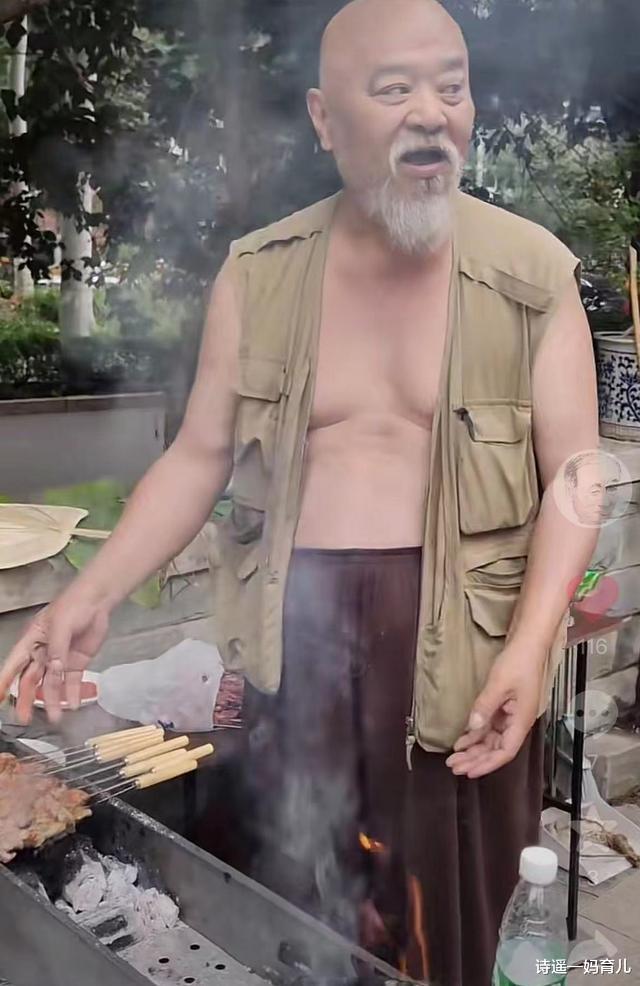 摆摊|武汉一女子失业摆摊一天卖5元，撕下了多少自由职业的“遮羞布”