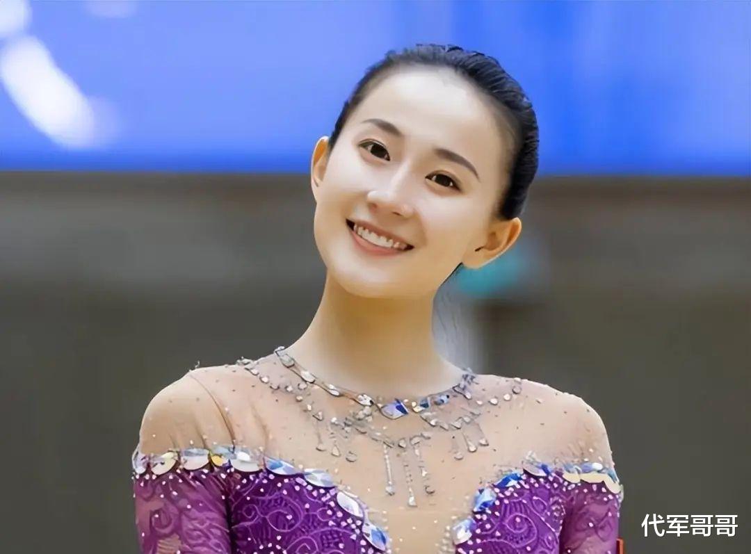 9年前，体操女神凭挺胸照走红，拒绝进娱乐圈，现在她后悔了吗？