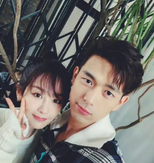 杨紫连续5年发文为李现庆生，看到发文时间，网友想入非非