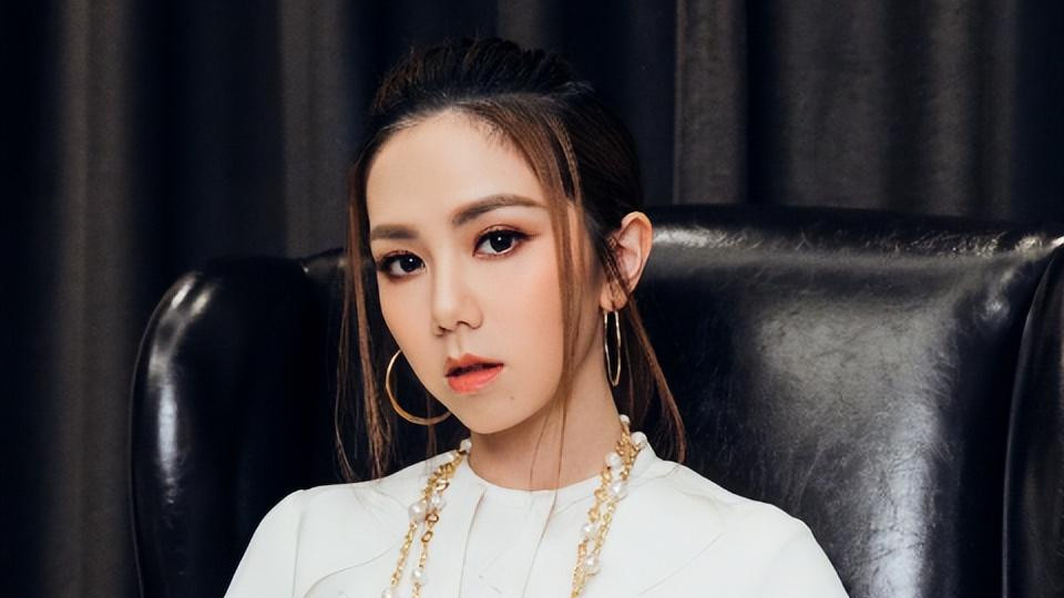 邓紫棋遭遇中年危机，103首歌版权被冻结，连名字都成商标