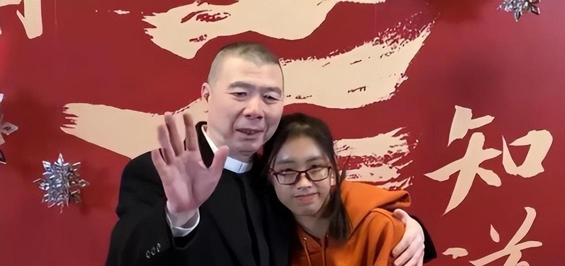冯小刚又爆一大瓜,妻子徐帆收养的女儿,竟是他的“私生女”
