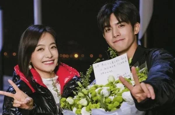 穿衣搭配 演“姐弟恋”不油腻的7位女星，个个浑然天成