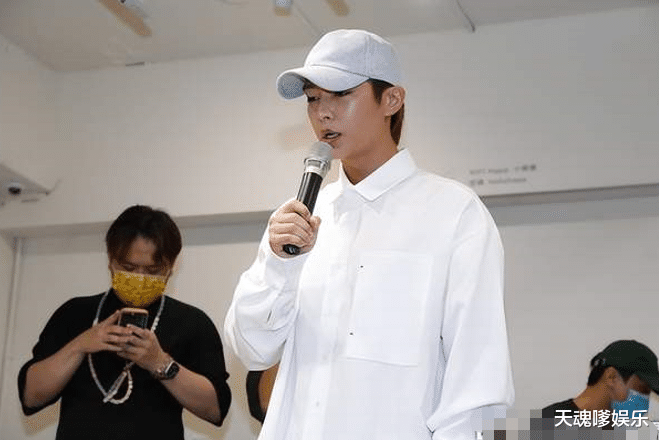 炎亚纶突袭记者会鞠躬道歉!耀乐崩溃停直播,这一举动精明又狠毒