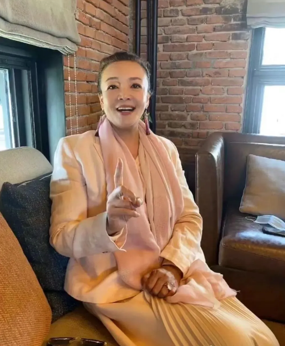 张兰上诉败诉,9.8亿赔款,大S与S妈回京见证荒诞一幕