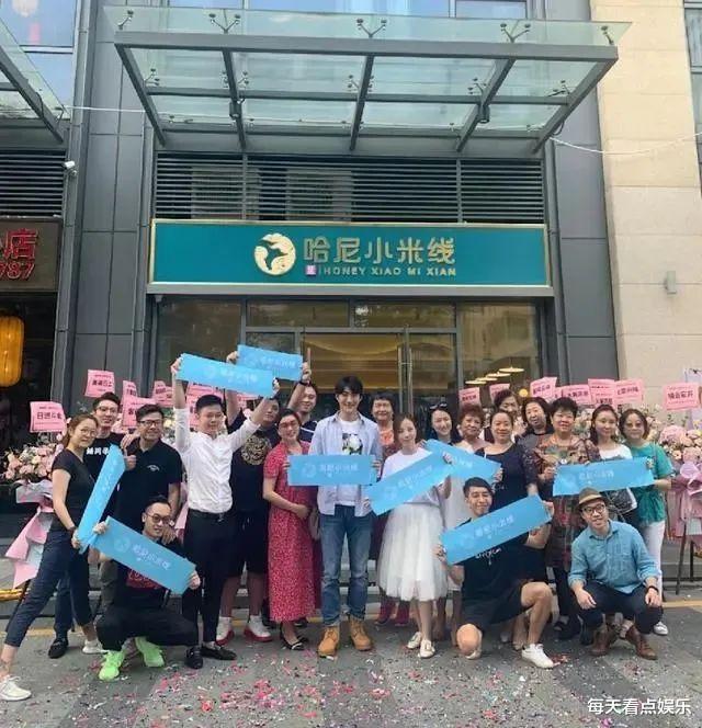 知名港星广东摆摊卖鸡爪！自曝比演戏还赚钱，已在佛山买了2套房