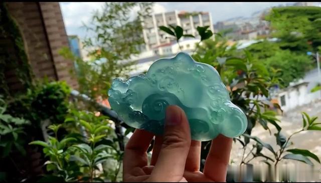 蒙古包|几十万拿下的翡翠原石切出来惊不惊喜？成品也太漂亮了吧