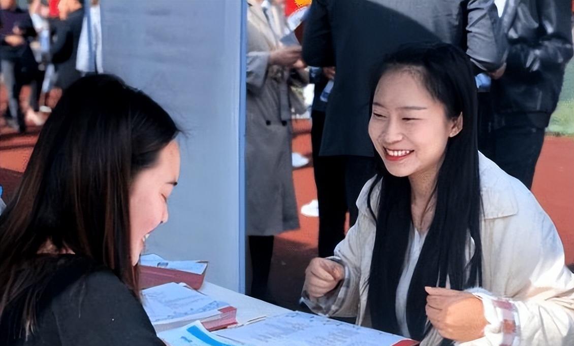 大学生|官方否认65岁退休?大学生们松了一口气,新问题又让人担忧不已