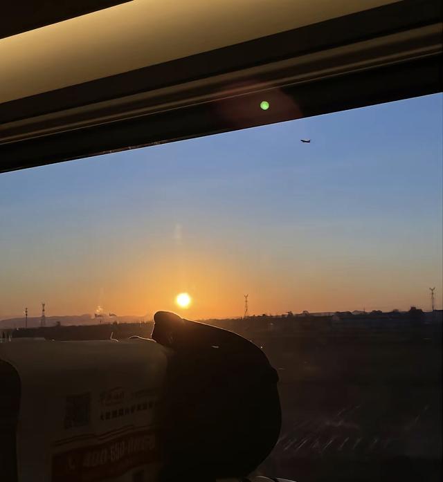 谢孟伟|嘎子谢孟伟娇妻疑出轨转移财产!男方住农村土屋,女方坐千万游艇!