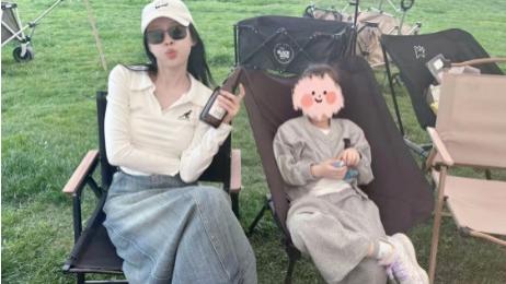 孙怡|孙怡陪女儿露营超有爱，大福跷二郎腿神似董子健
