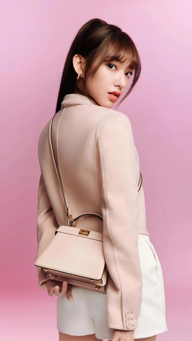 破产|百变女王程潇,再这样失眠下去,我就搬到月亮那住