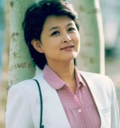 主持人肖晓琳:55岁退休在美国病逝,临终遗言给世人敲醒了警钟