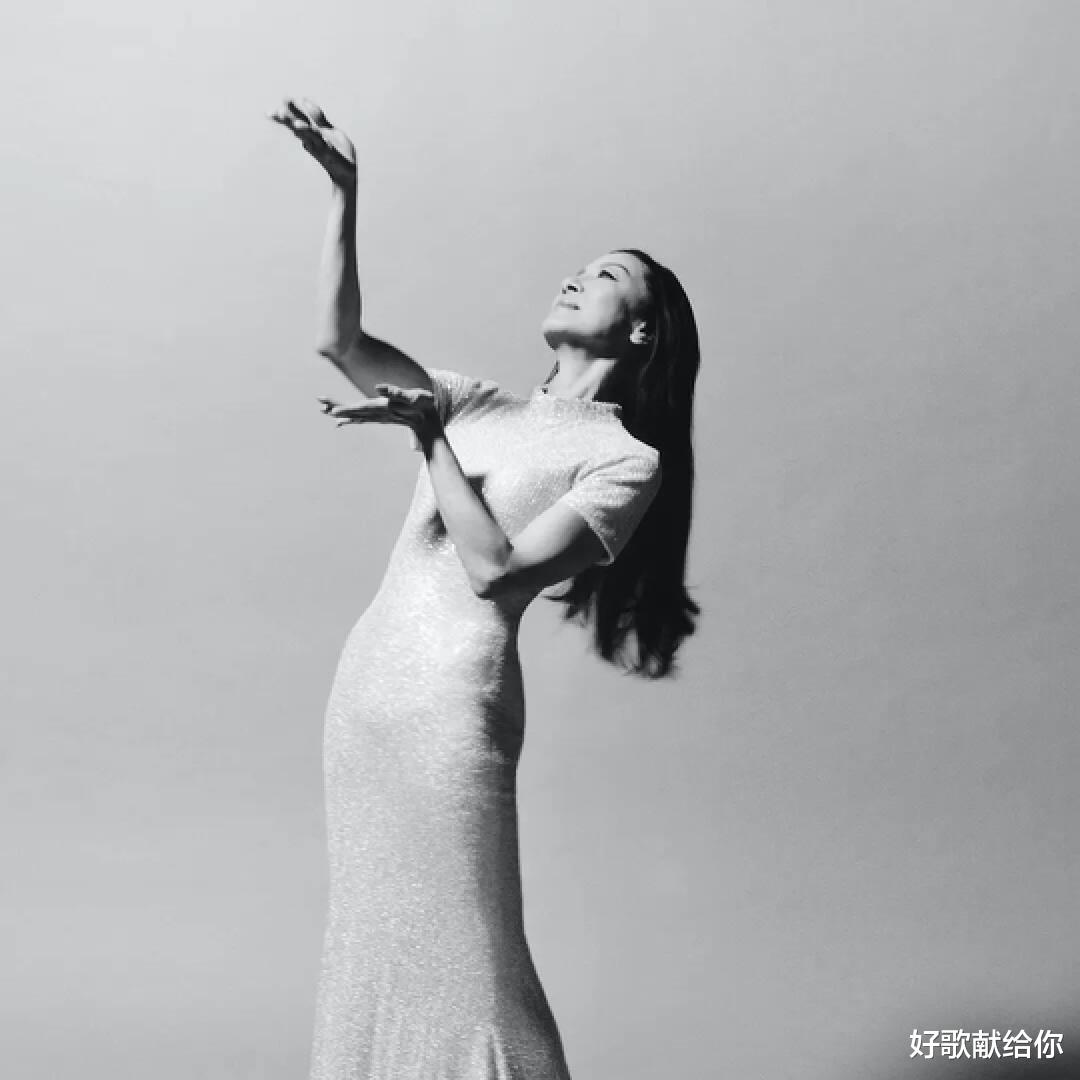 杨紫琼|60岁的杨紫琼，正在另一种“性感”的路上，越走越远！