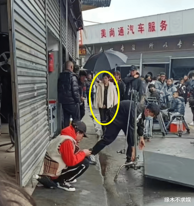 40岁孙俪现身香港,下半身穿搭一言难尽,衣食曝光拮据生活!