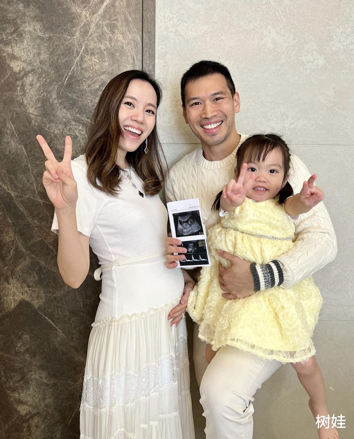 汪圆圆表妹自曝怀二胎,晒怀一胎旧照状态相同,嫁入豪门五年抱俩