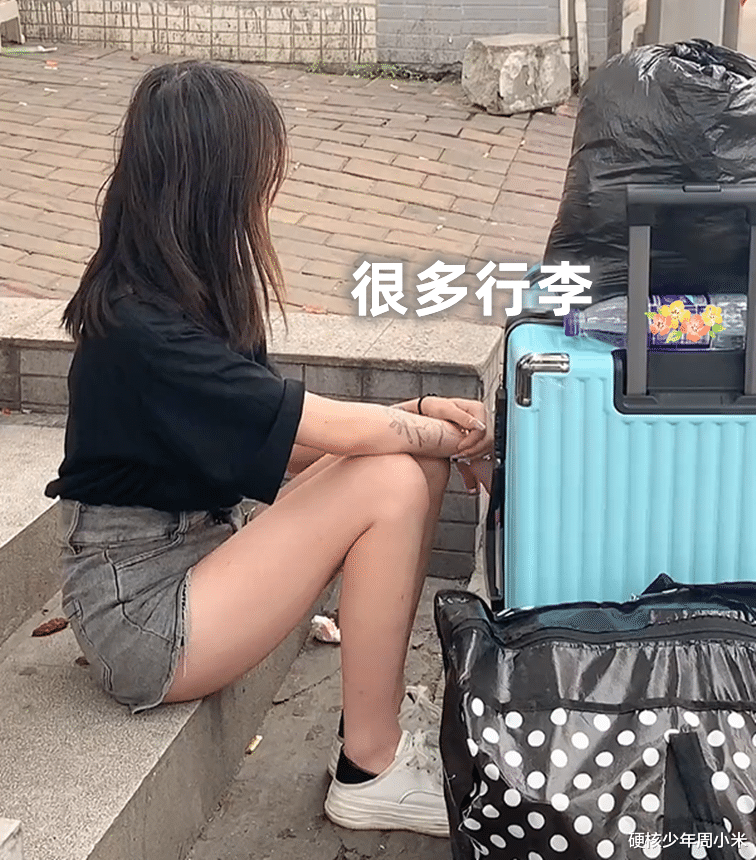 大学生|女孩到东莞打工被骗，等了2个小时不见中介：他说来了就能入职