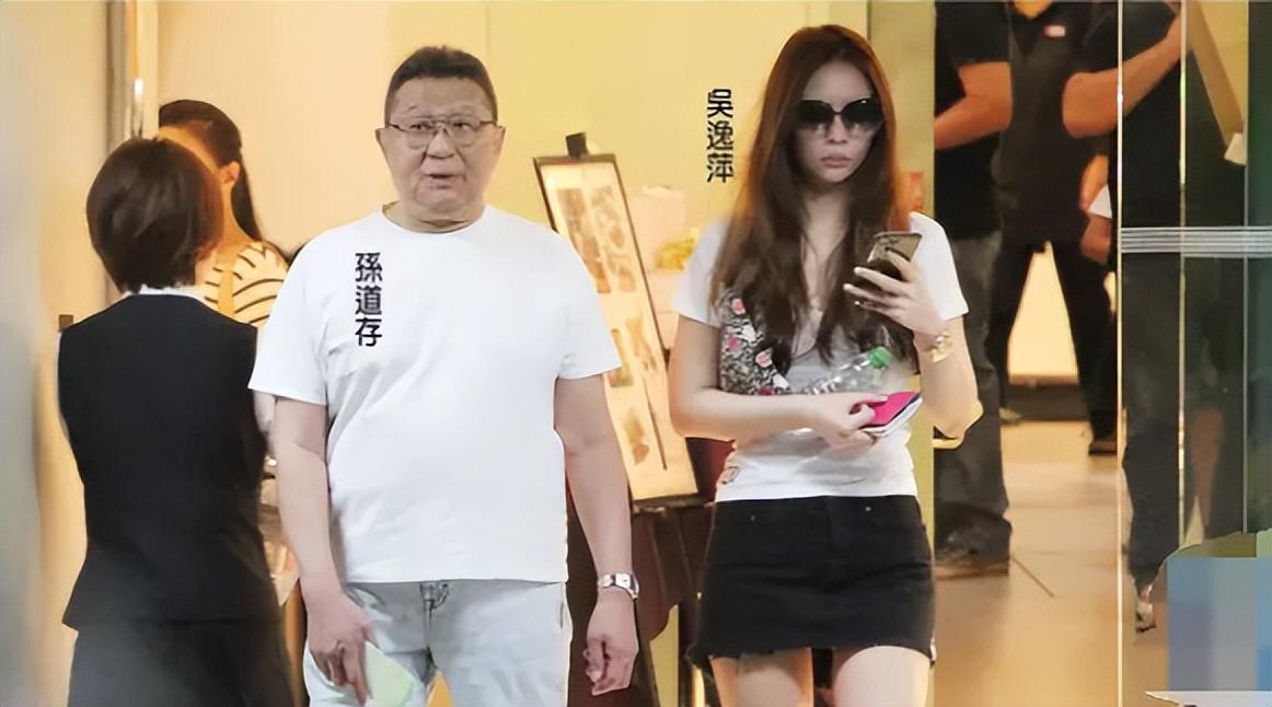 某大佬豢养某女星近十年,妻子母亲曾是自己初中同学