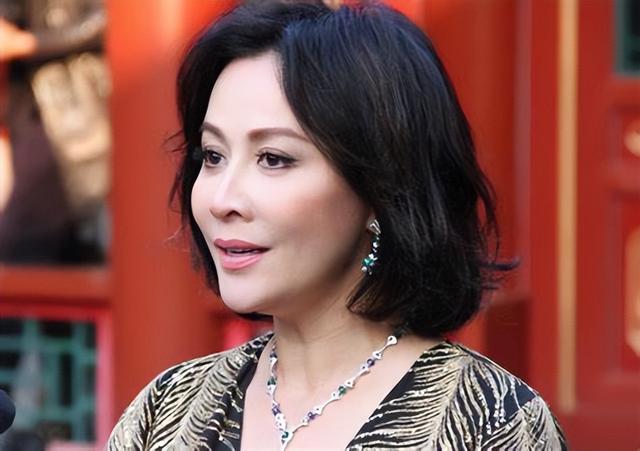 刘嘉玲“艳门照”曝光,掀起香港娱乐圈大暴动,背后凶手浮现