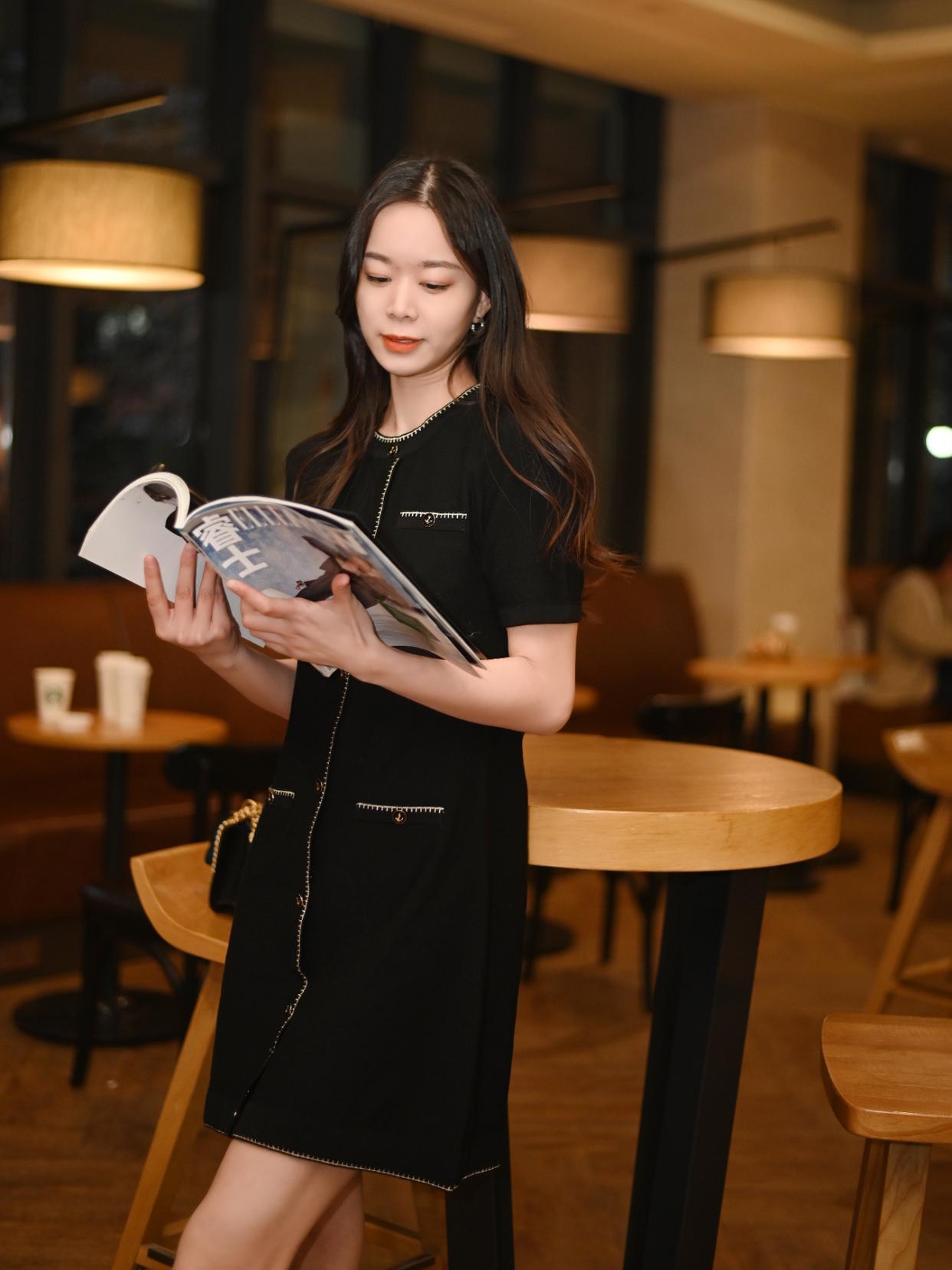 连衣裙 如何穿出高校女老师范儿—黑色小香风连衣裙搭配黑色高跟鞋