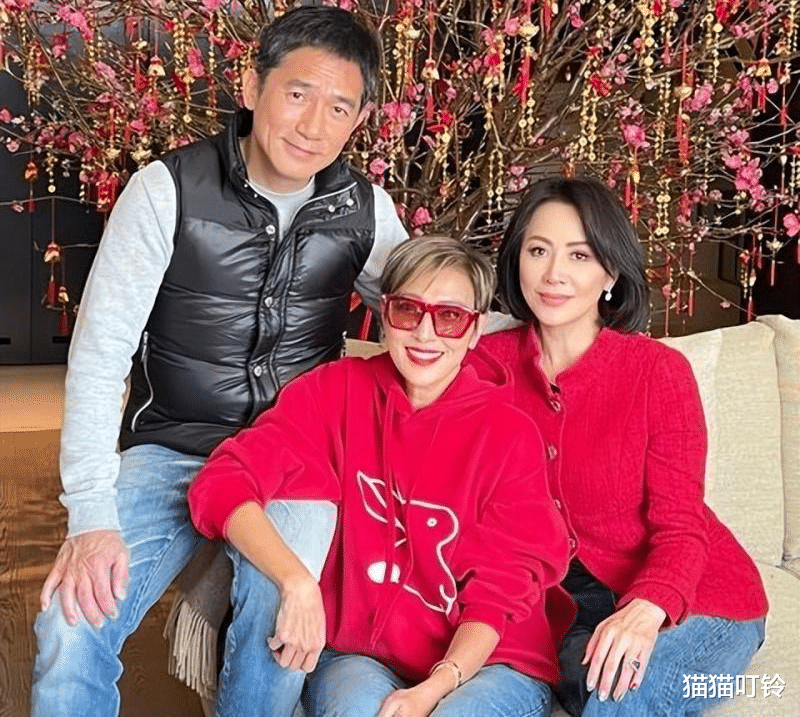 梁朝伟|梁朝伟夫妇难得合体晒照,前后对比都是幸福的样子,还祝福网友